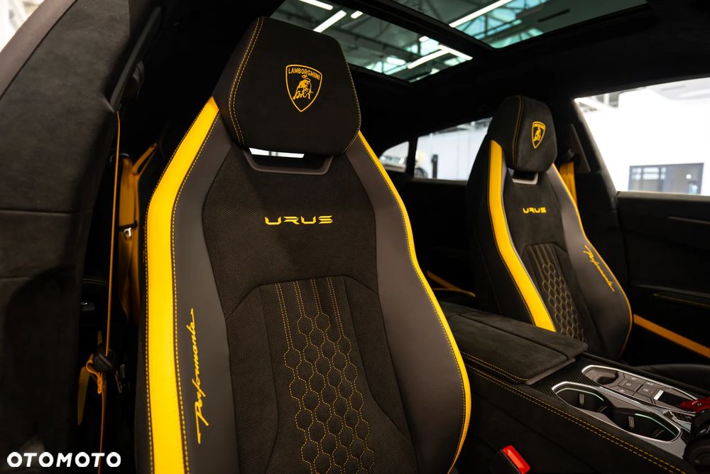 Lamborghini Urus - 12