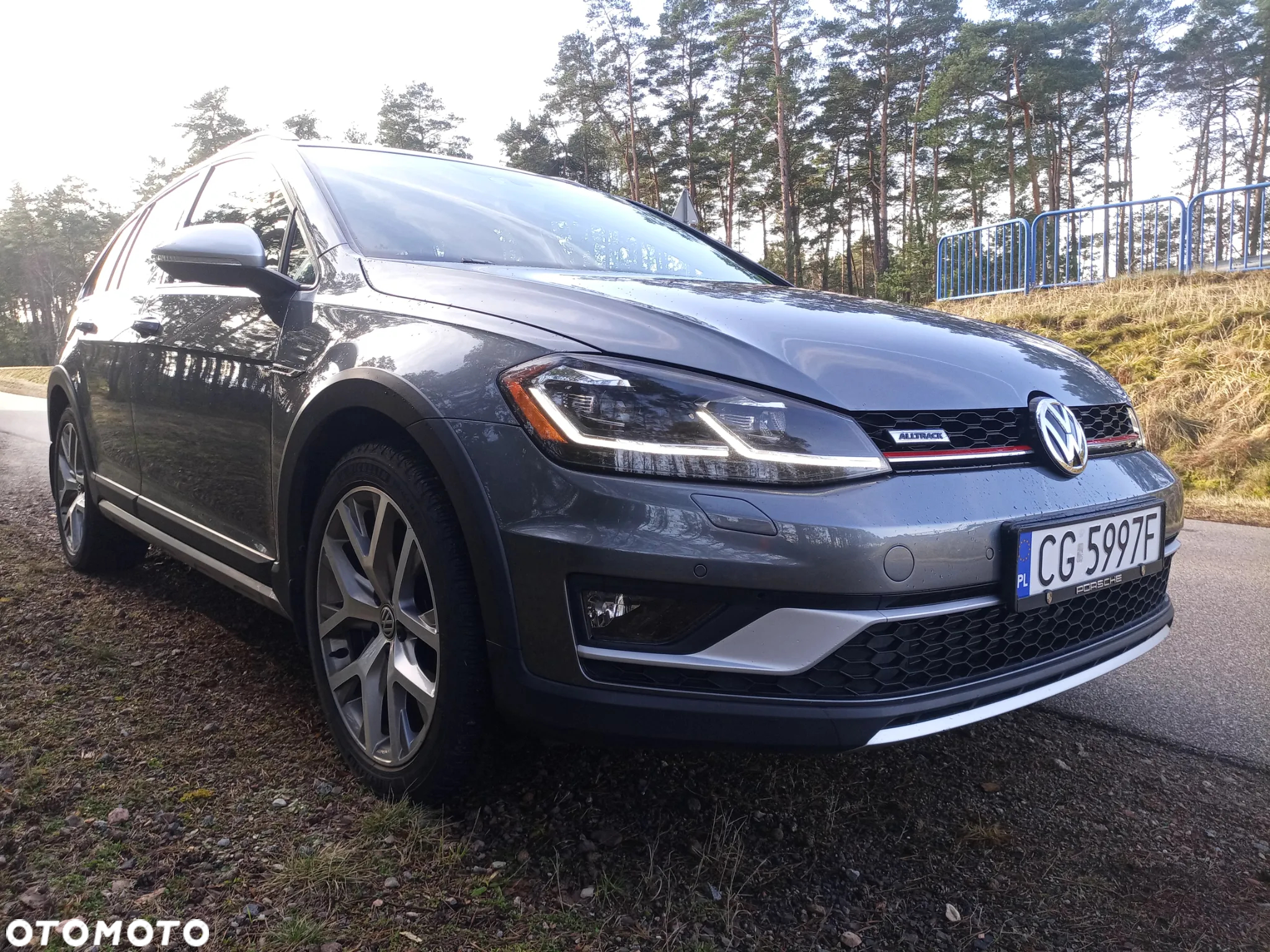 Volkswagen Golf - 2