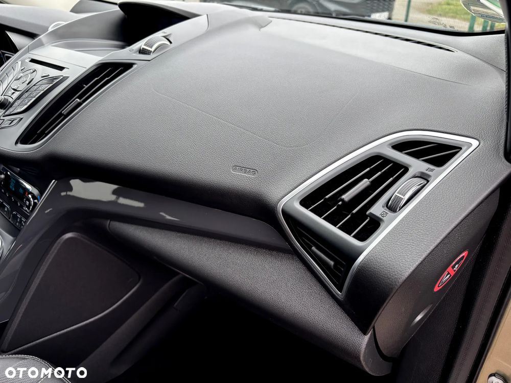 Ford Kuga 2.0 TDCi 4x4 Titanium - 25