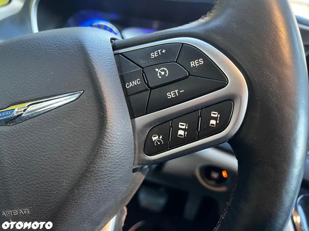 Chrysler Pacifica - 11