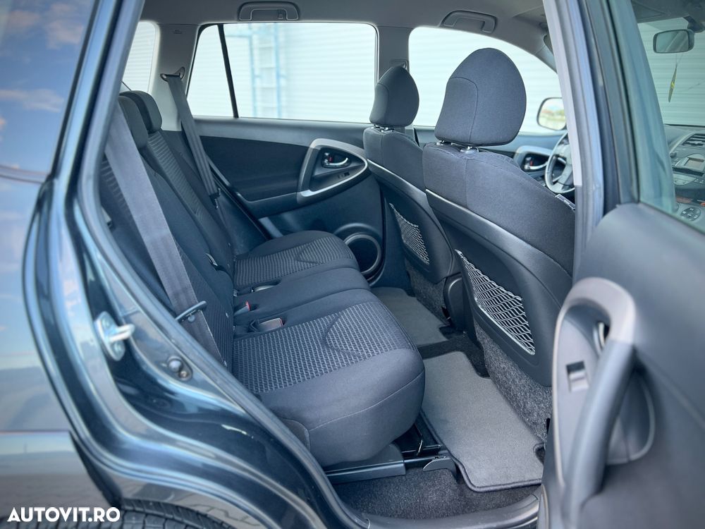 Toyota RAV4 2.2 D-4D 4x4 Executive - 11