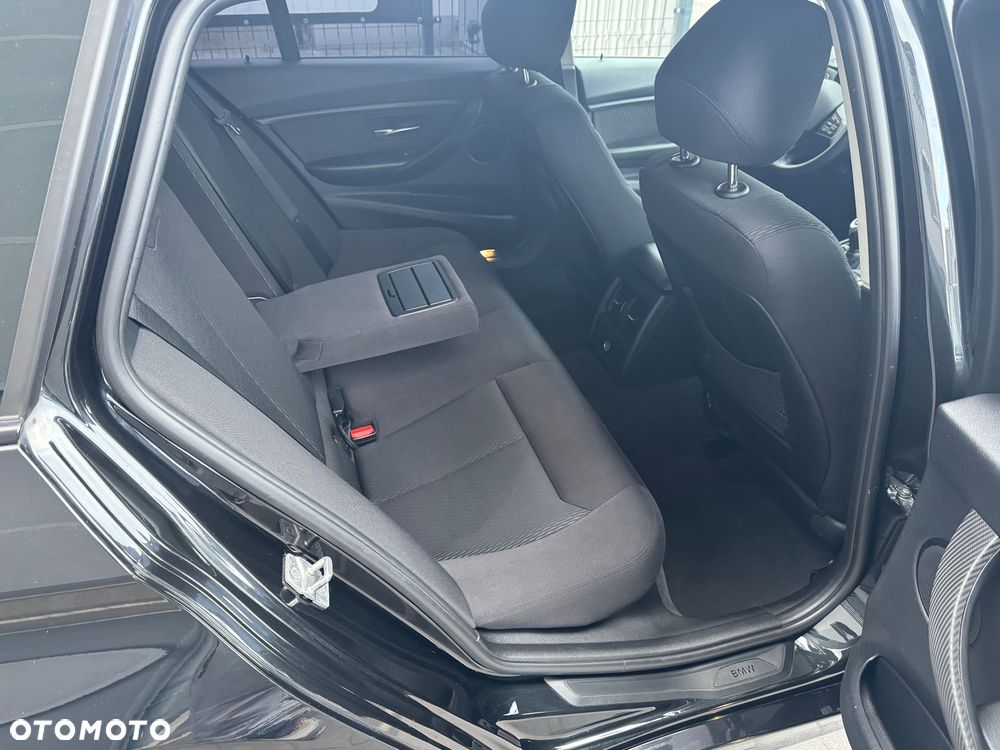 BMW Seria 3 318d - 9