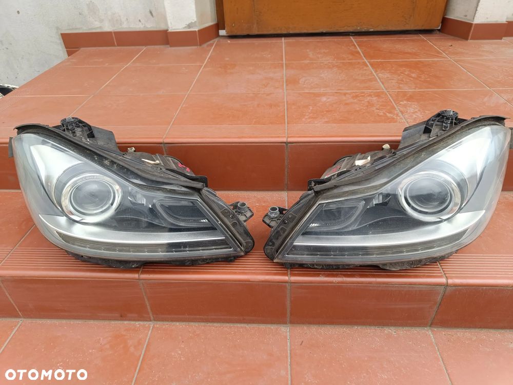 MERCEDES W204 Coupe Lift Lampa Xenon Skrętny ILS Prawa Lewa Przód Przednia - 1