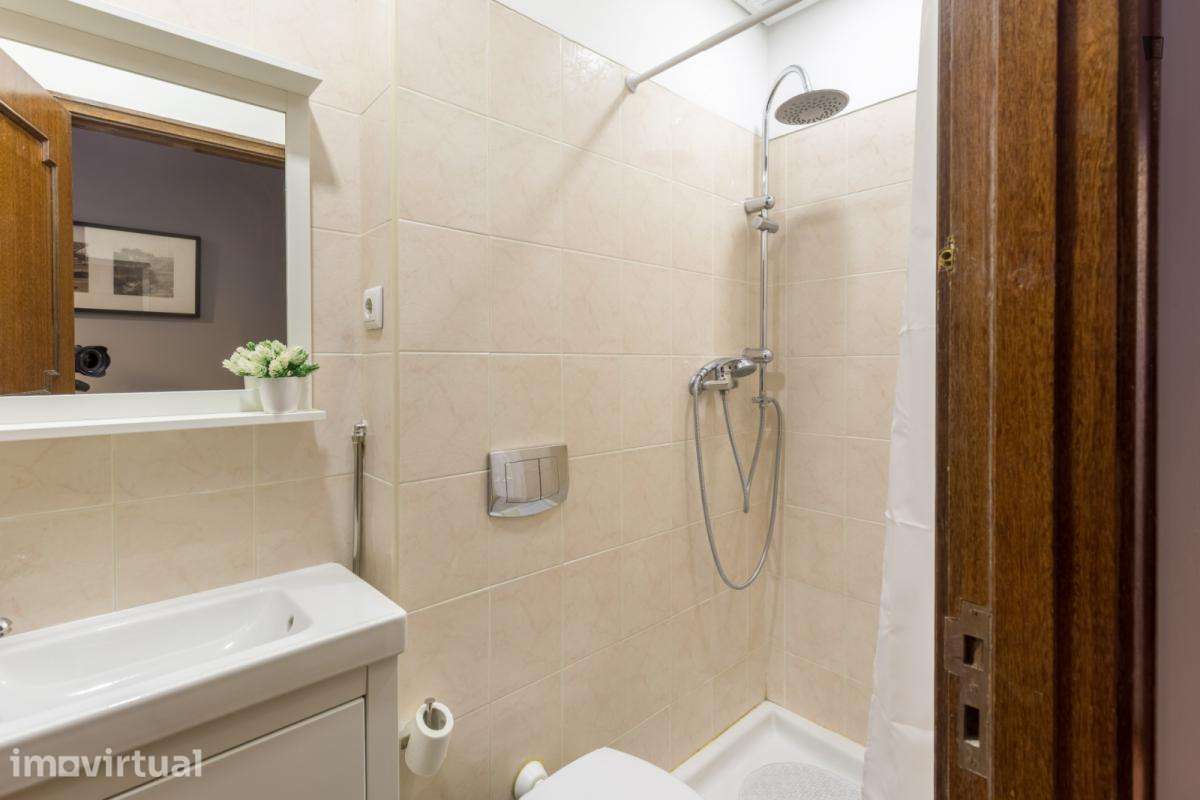 Quarto - localizado em Paranhos Porto - Grande imagem: 2/17