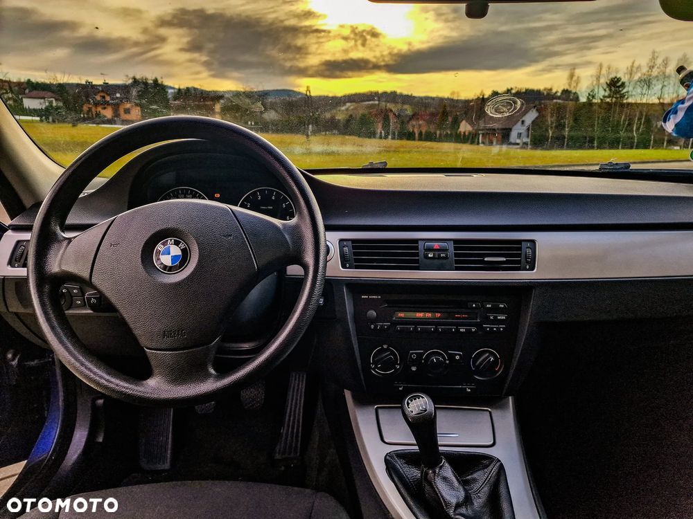 BMW Seria 3 318i - 9