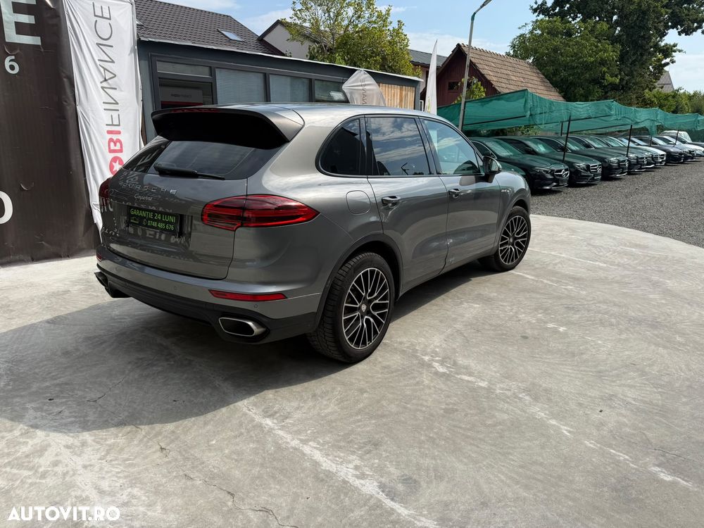 Porsche Cayenne - 22