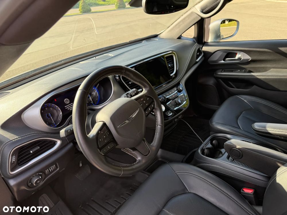 Chrysler Pacifica - 10