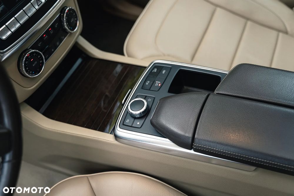 Mercedes-Benz GL 350 BlueTec 4-Matic - 24