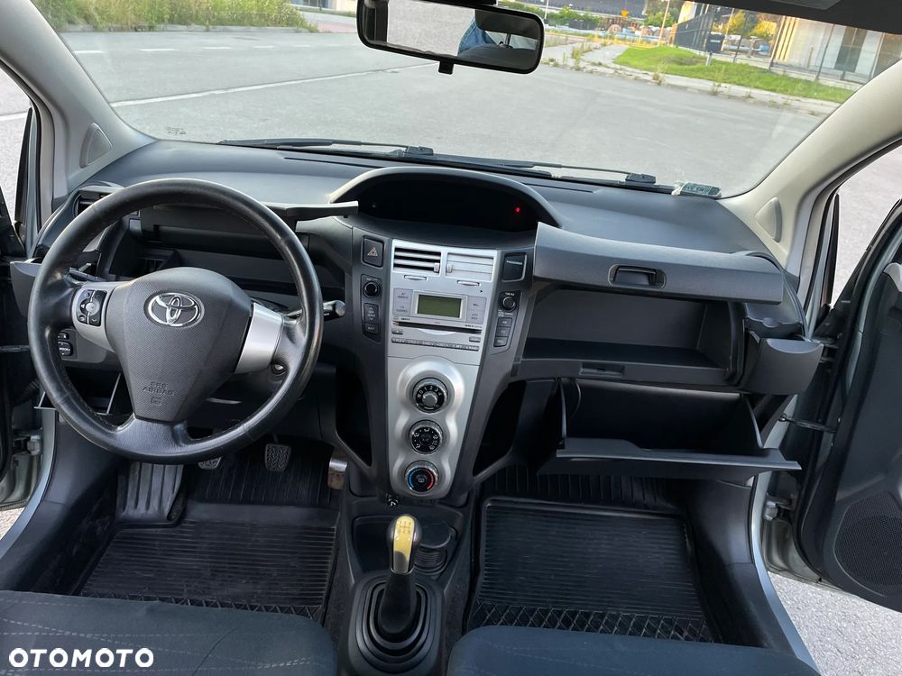 Toyota Yaris 1.3 Luna - 27