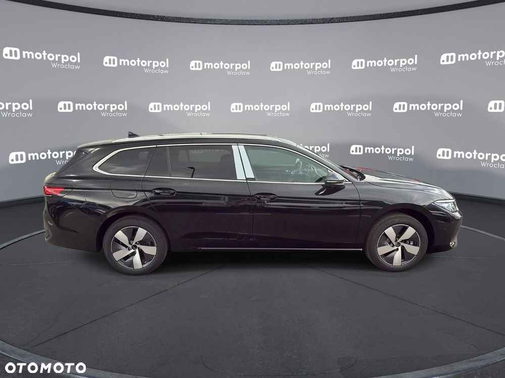Volkswagen Passat - 11