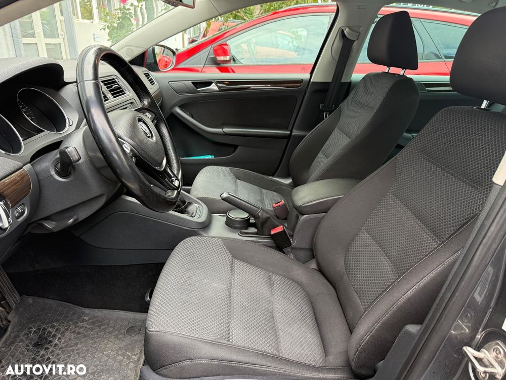 Volkswagen Jetta - 10