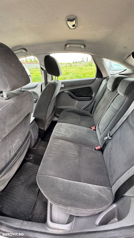 Ford Focus 2.0 TDCi Ghia - 14