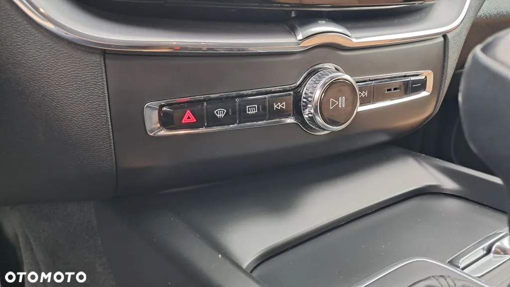 Volvo XC 60 D4 Drive-E Momentum - 28