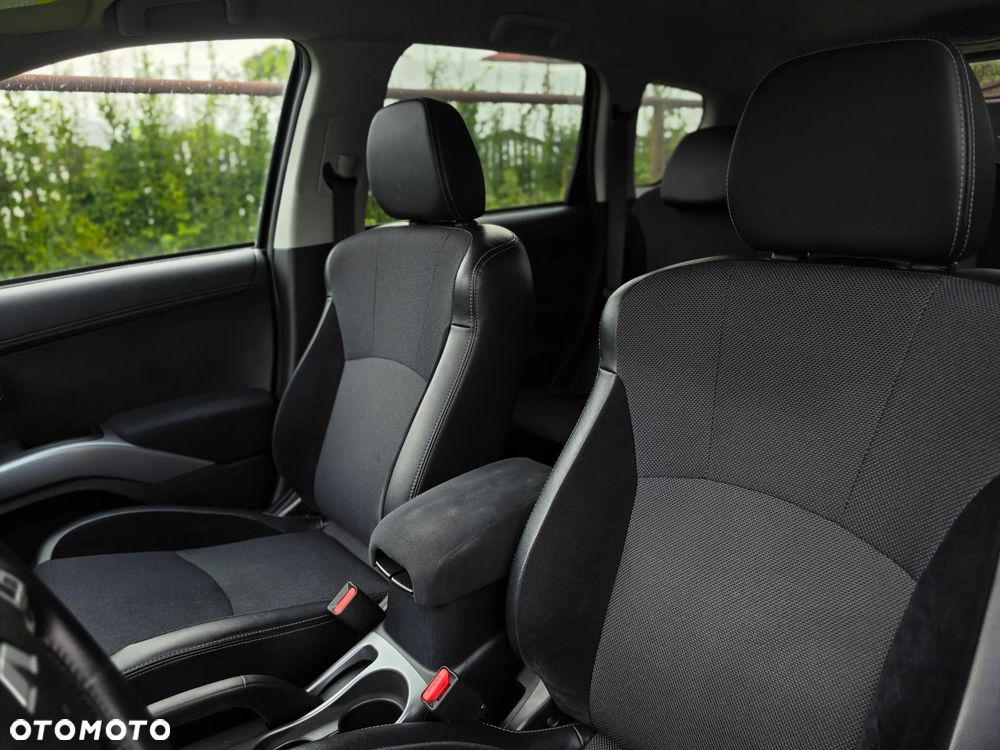 Mitsubishi Outlander - 16