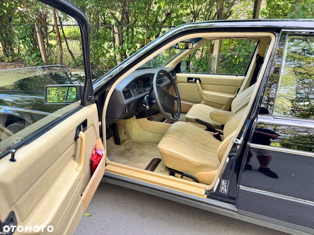 Mercedes-Benz W201 (190) - 5