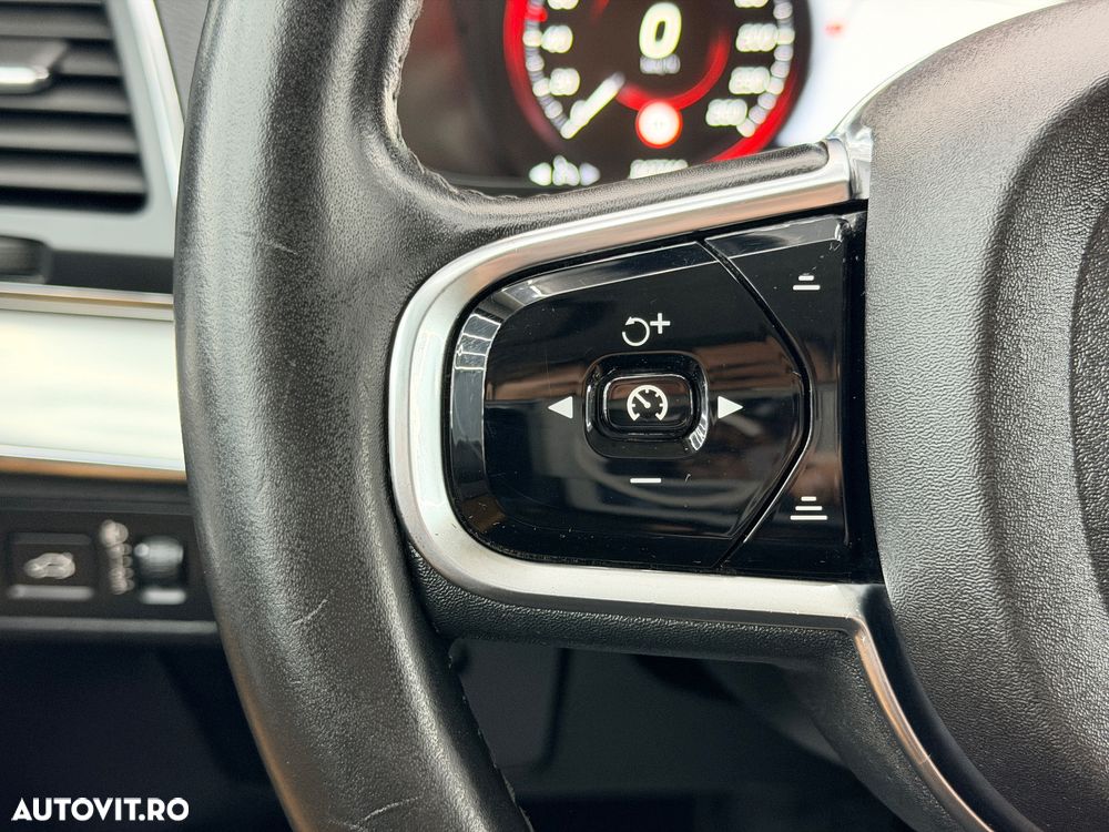 Volvo XC 90 D5 AWD Geartronic Momentum - 29