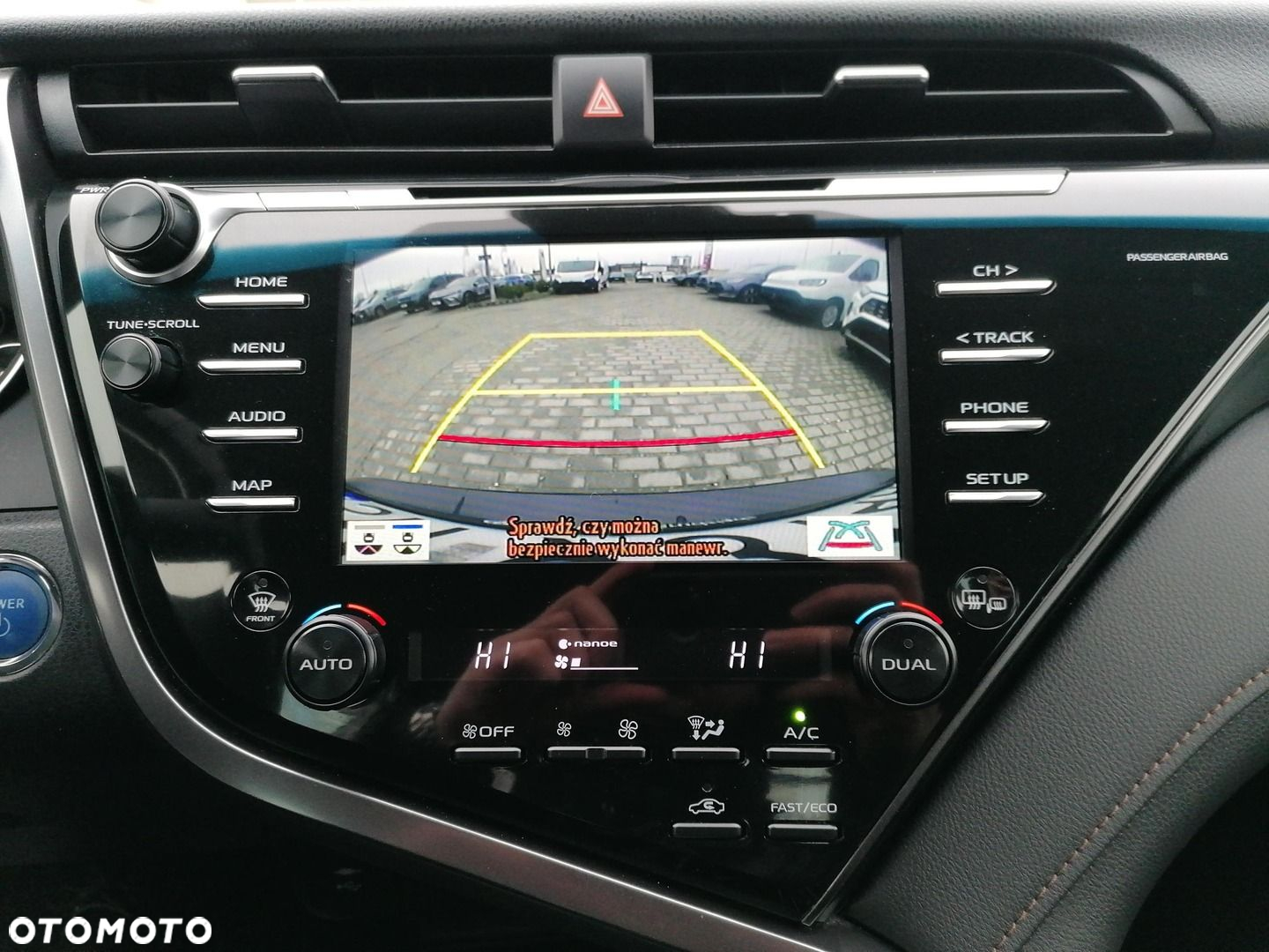 Toyota Camry - 17