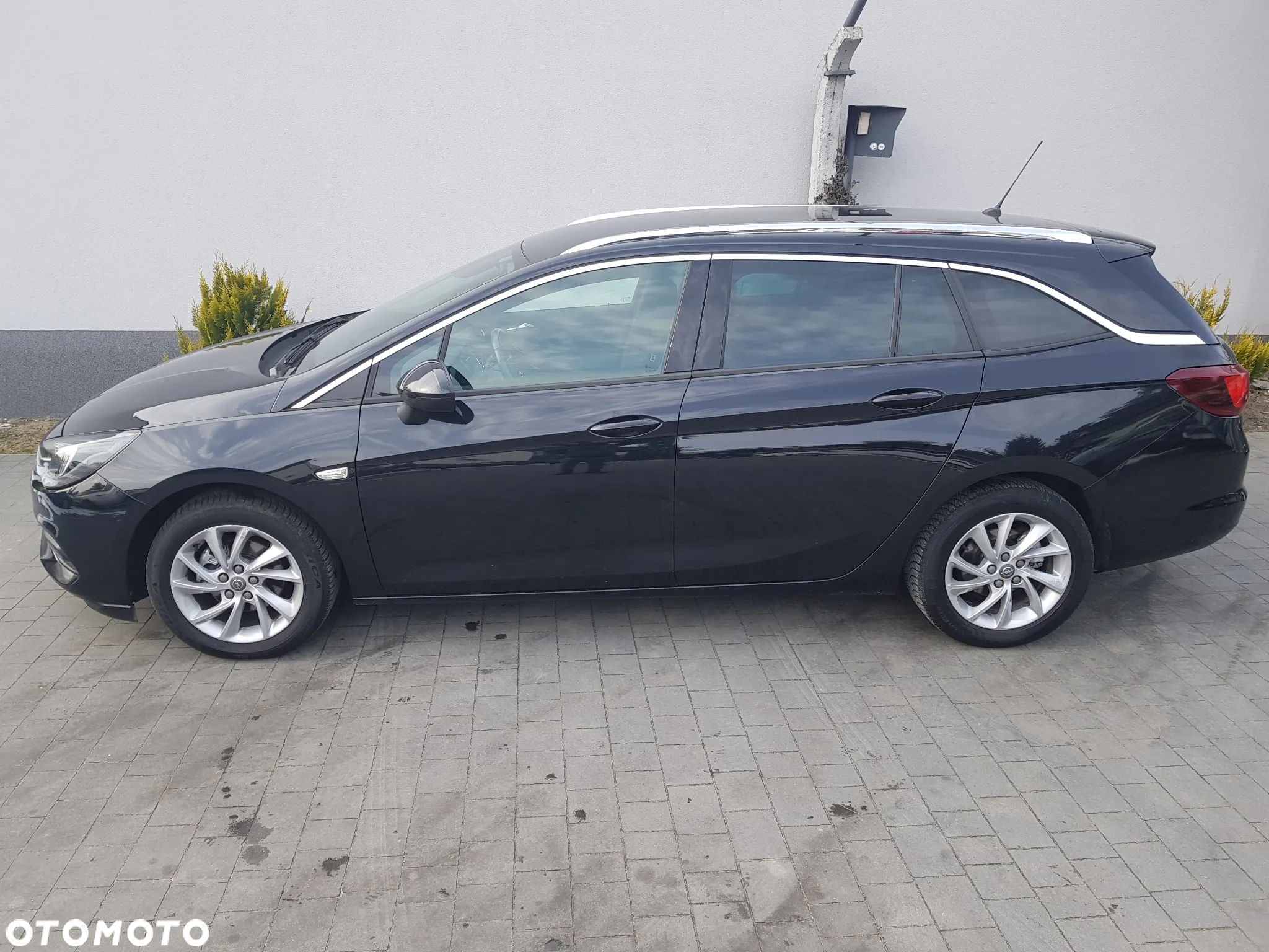 Opel Astra V 1.2 T Elegance S&S - 2