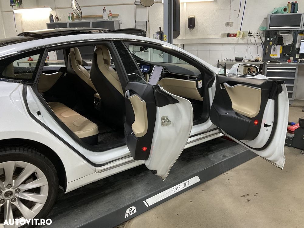 Tesla Model S Performance - 22