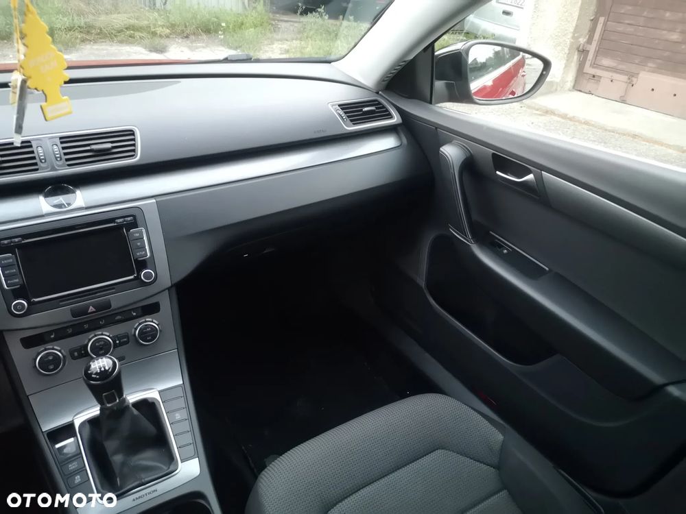 Volkswagen Passat - 15