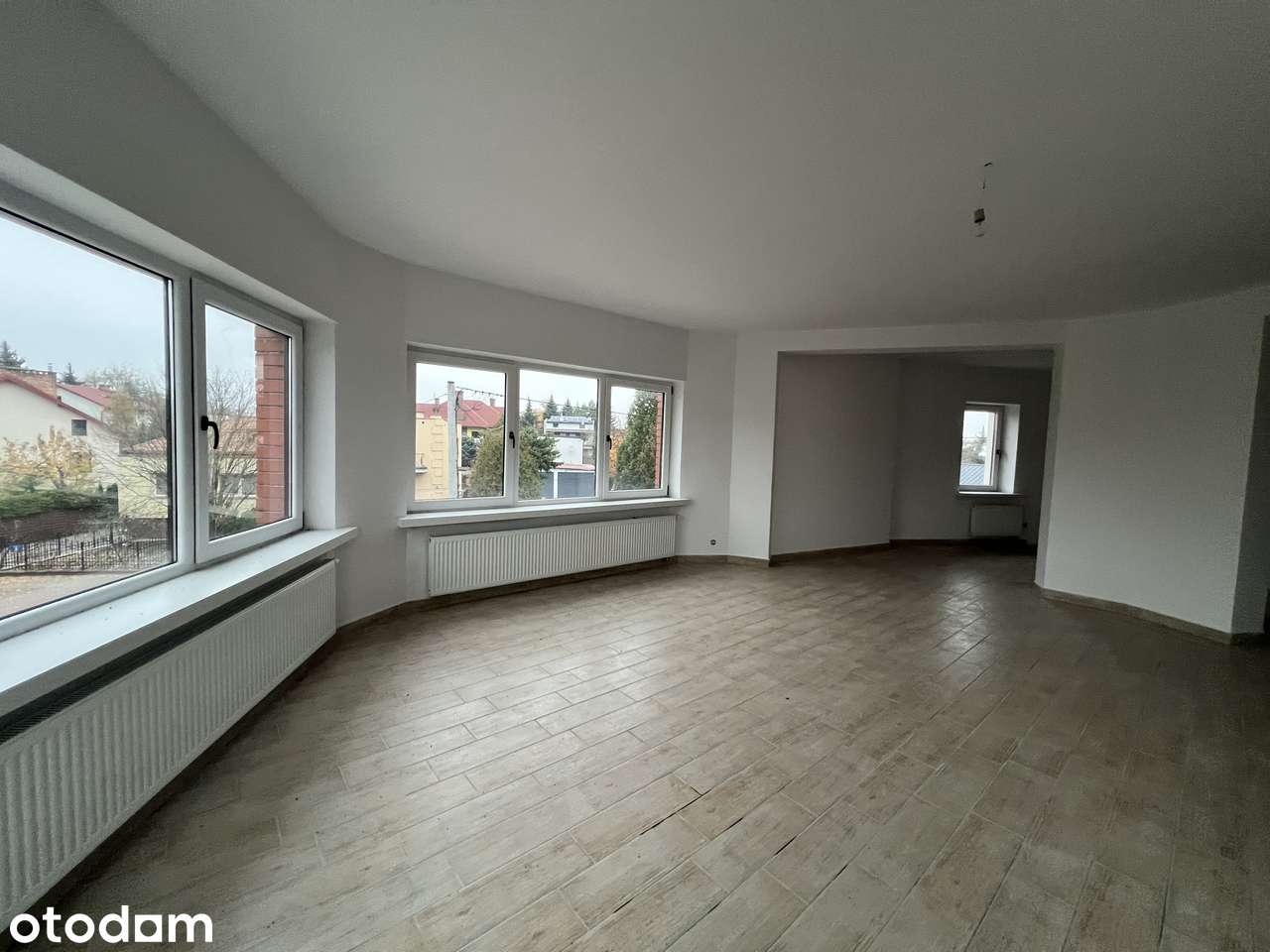 ZACISZE || DUŻE POMIESZCZENIA | BALKON | KAMERALNIE || 2000 r.