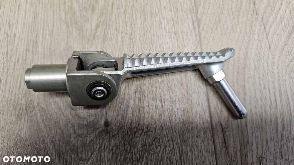 Oryginalny Podnóżek Prawy Przód Yamaha R6 RJ11 / RJ15   2C0-27420-00 - 2