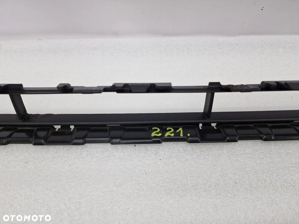 AUDI A3 8V3 8V S-LINE KRATKA ŚRODKOWA ZDERZAKA PRZEDNIEGO PRZÓD , NR 8V3807647 , NR AUKCJI KR221 - 2