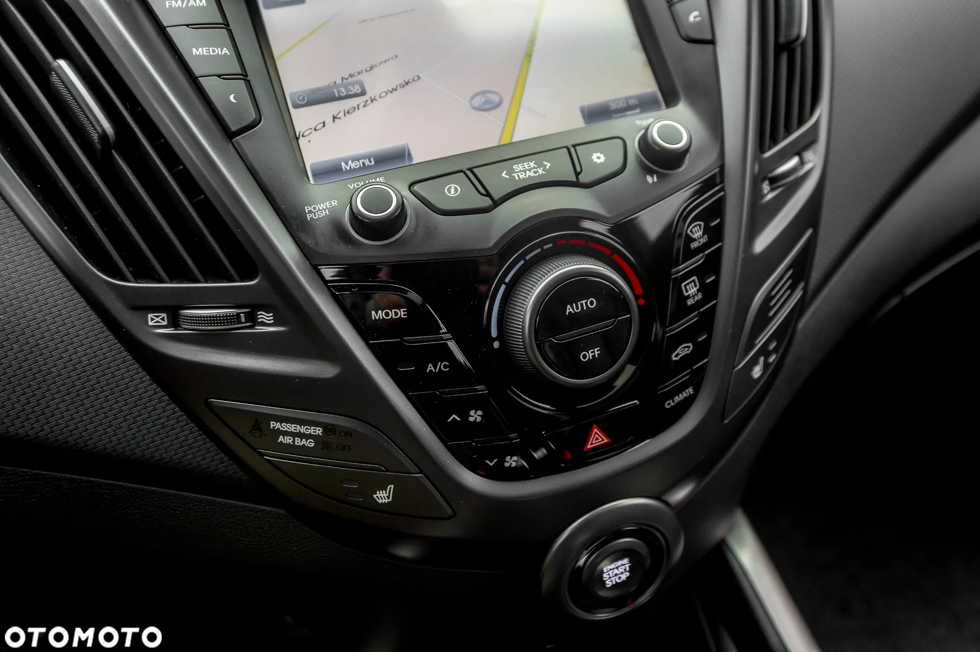 Hyundai Veloster 1.6 Turbo Premium - 28