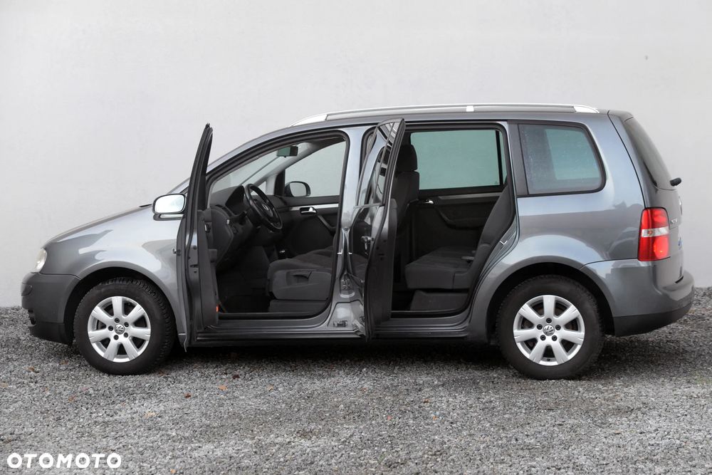 Volkswagen Touran 2.0 TDI Trendline DSG - 21