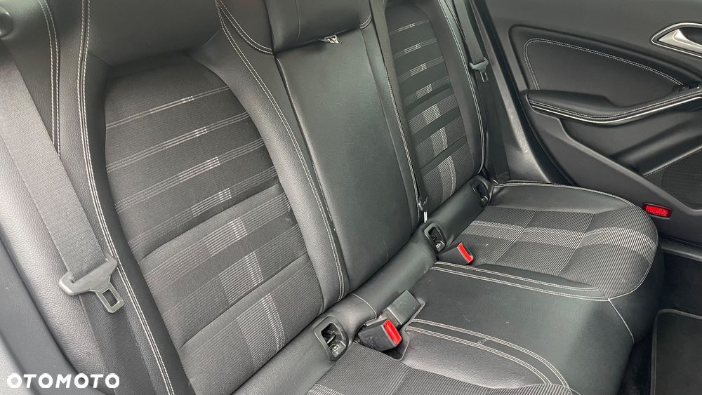 Mercedes-Benz CLA 180 7G-DCT AMG Line - 19