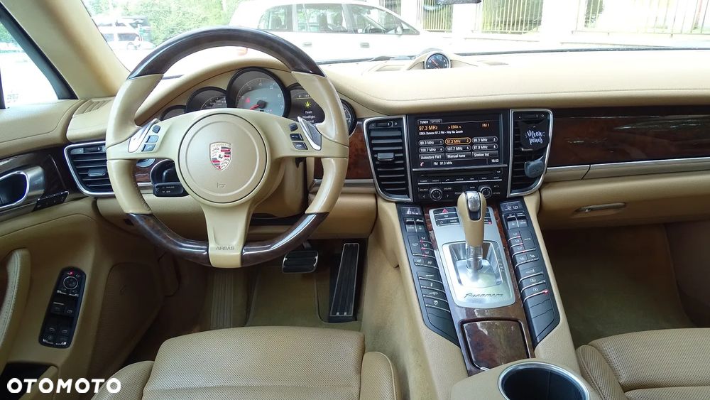 Porsche Panamera 4S - 11