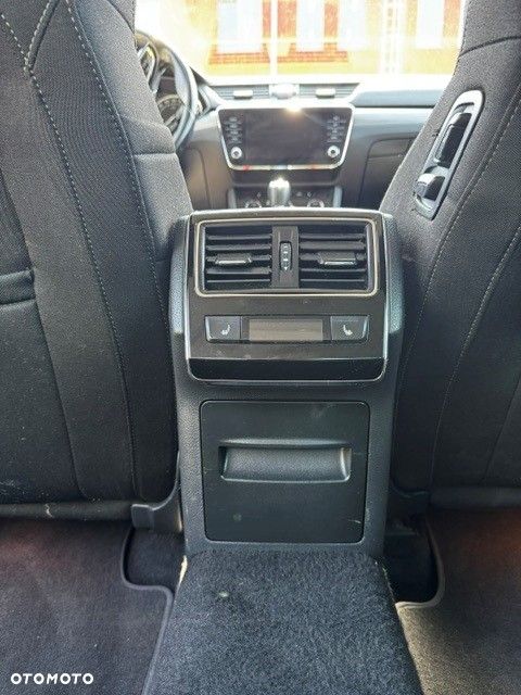 Skoda Superb 2.0 TDI SCR 4x4 Ambition DSG - 3