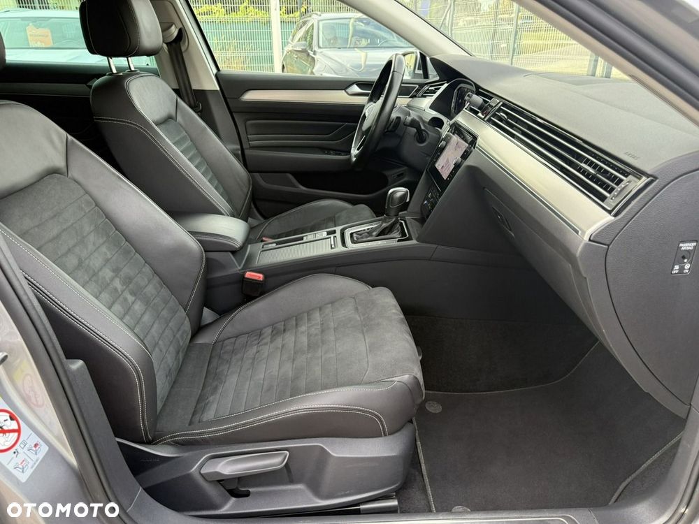 Volkswagen Passat Variant 2.0 TDI Elegance DSG - 24
