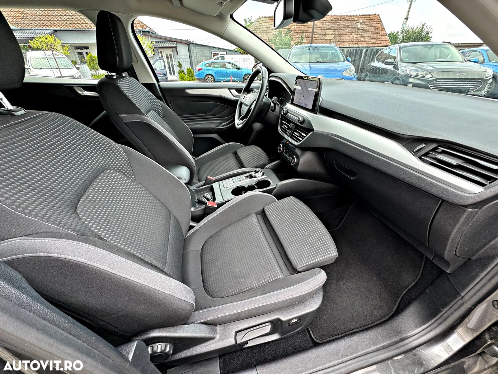 Ford Focus 2.0 EcoBlue Start-Stopp-System Aut. TITANIUM - 8