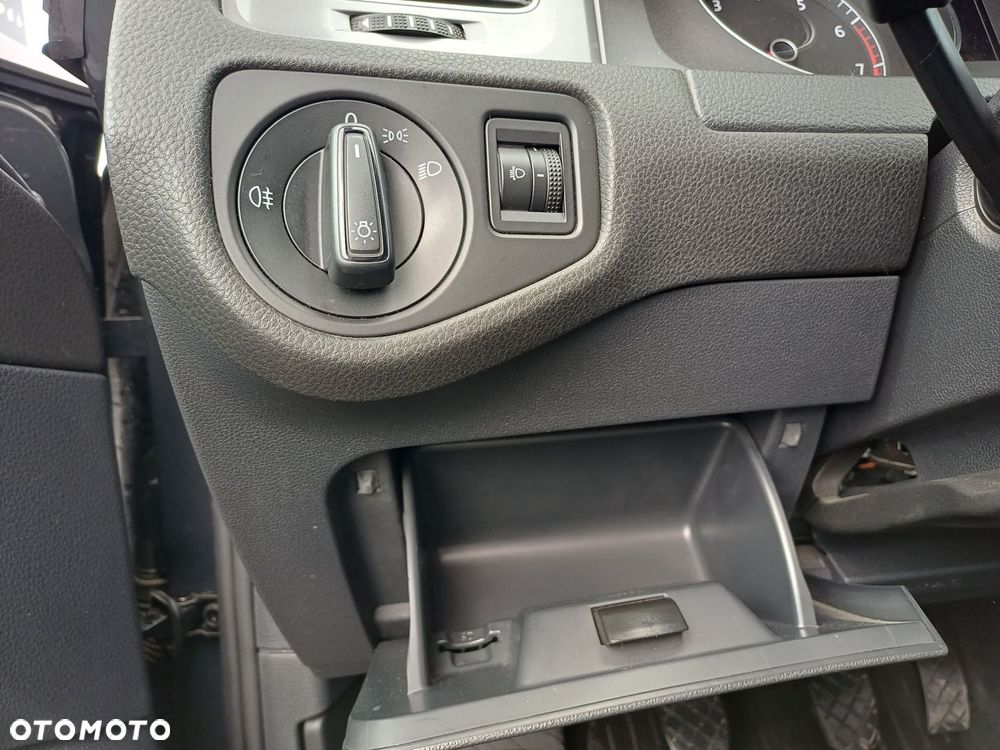 Volkswagen Golf - 24