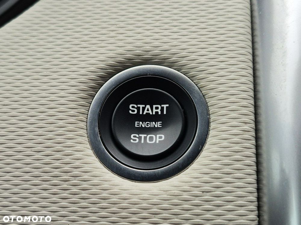 Land Rover Discovery 3.0 D250 mHEV R-Dynamic S - 35