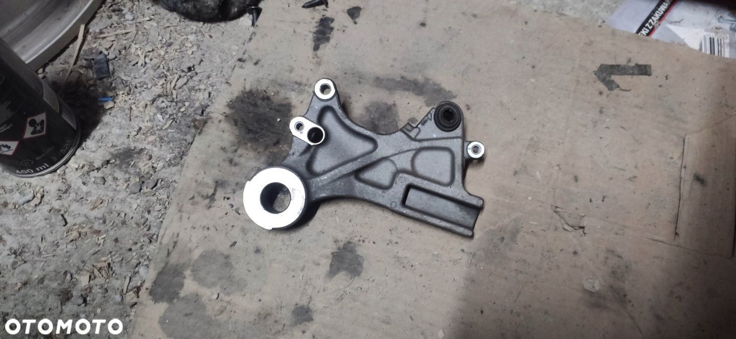 EU JARZMO MOCOWANIE ZACISKU TYŁ CB 650 F 14-18 - 1