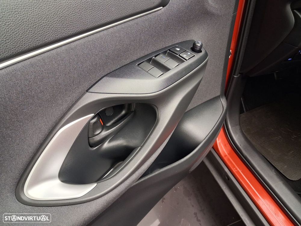 Toyota Yaris Cross 1.5 HDF Comfort Plus - 27