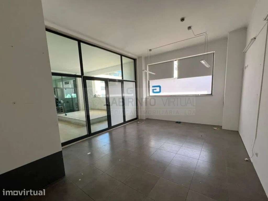 Vende-se Loja em Santo António dos Cavaleiros - Loures - Grande imagem: 3/12