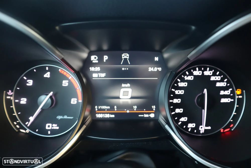 Alfa Romeo Stelvio 2.2 D AT8 - 31