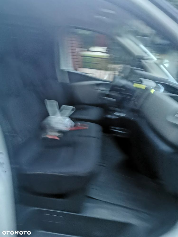Renault Trafic Grand 1.6 dCi - 13