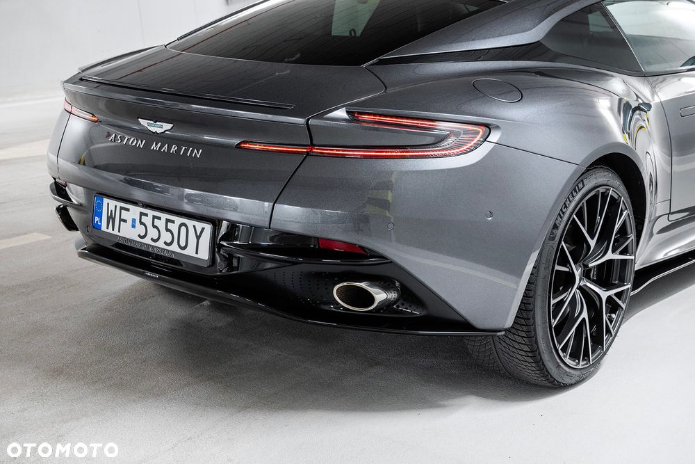 Aston Martin DB - 8