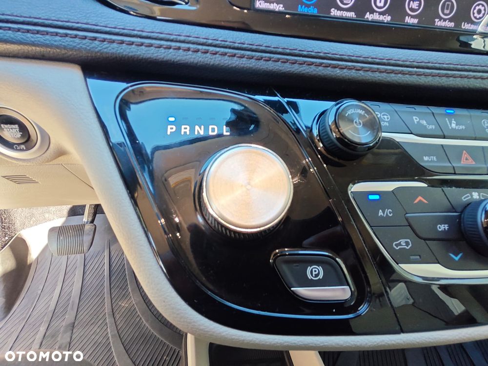 Chrysler Pacifica - 33