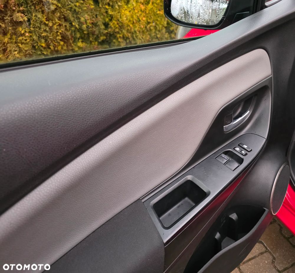 Toyota Yaris 1.33 Life EU6 - 17