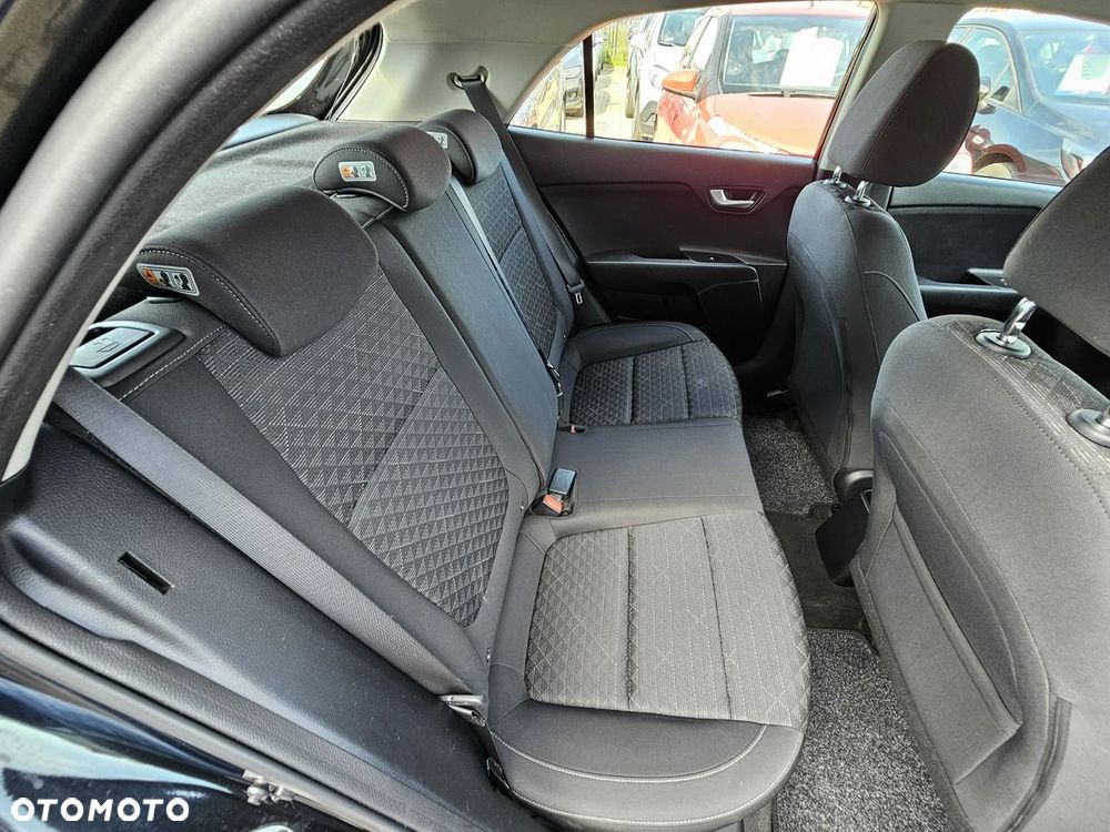 Kia Rio 1.0 T-GDI 100 Dream-Team Edition - 30