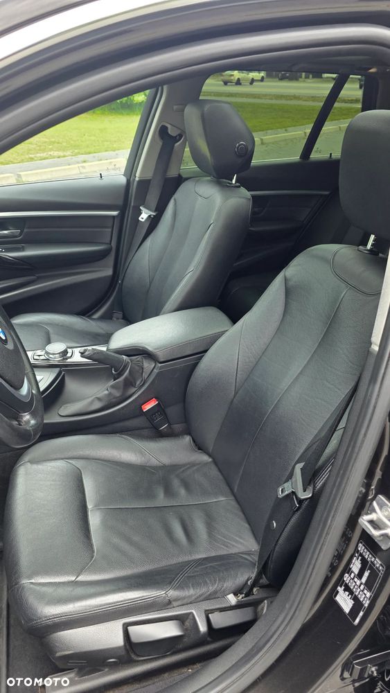 BMW Seria 3 320d Luxury Line - 12