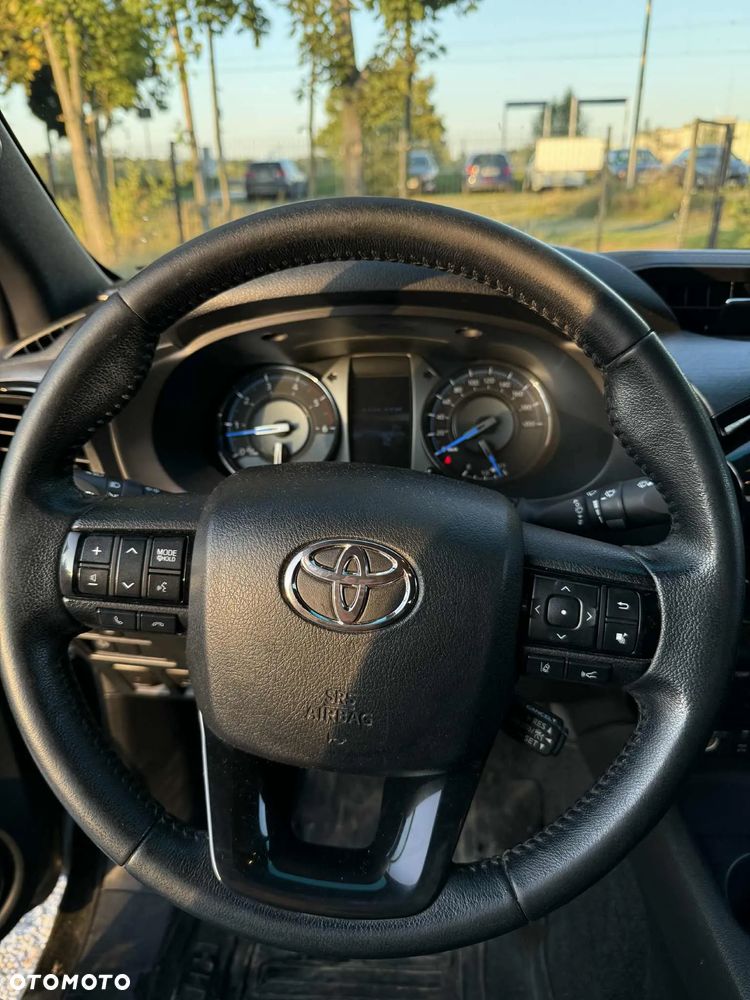 Toyota Hilux 2.8 D-4D Double Cab Invincible Sport 4x4 - 8