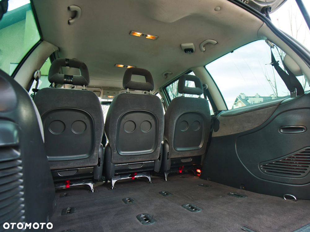 Ford Galaxy 1.9 TDI Ghia - 29