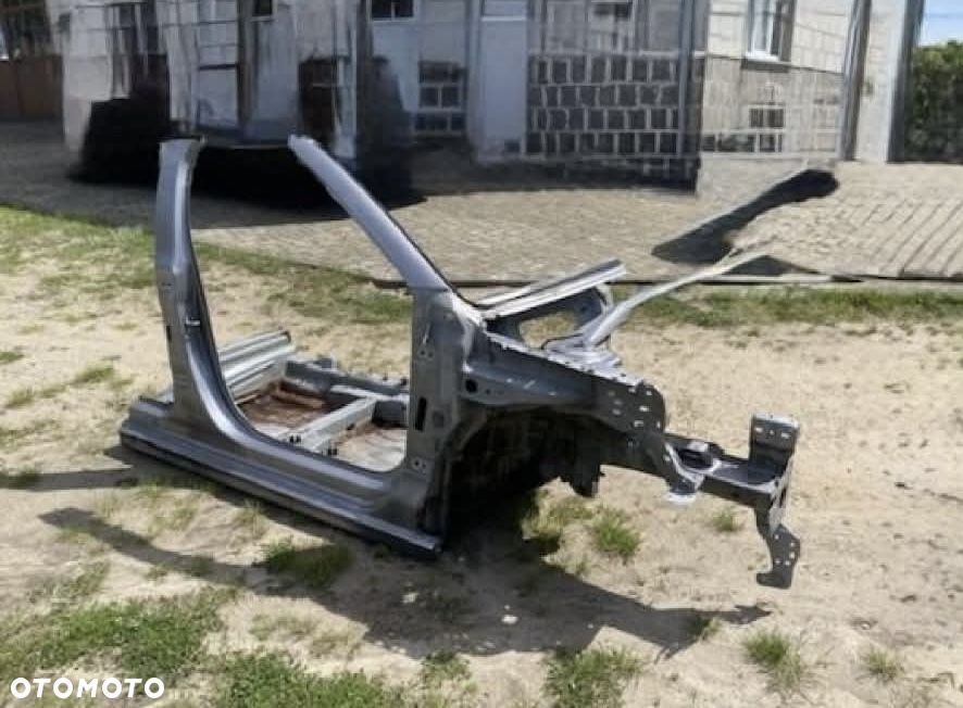 Opel Corsa F tył części karoserii - 1