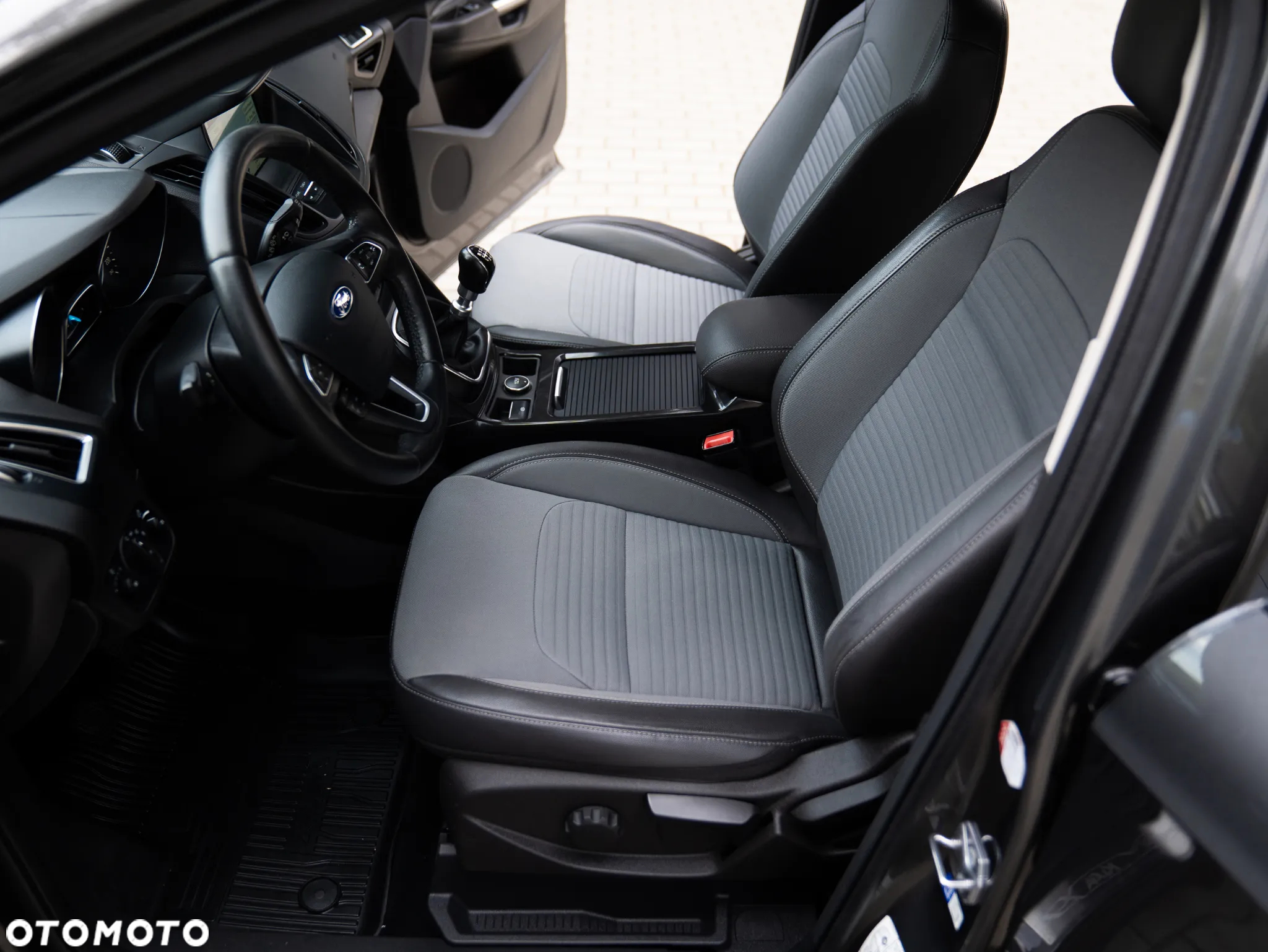 Ford Kuga 2.0 TDCi 2x4 Business Edition - 29